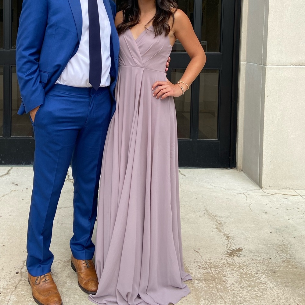 Lulu’s light purple evening dress